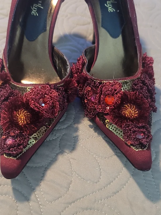 Size 11W J.Renee Burgundy Floral Appliqué Pointed-Toe Heels - Picture 2 of 10
